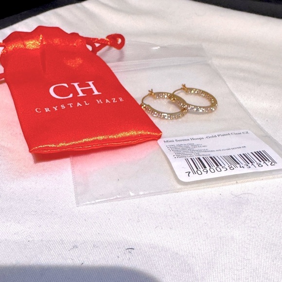 πβ¨ Crystal Haze Mini Serena Hoop Earrings β Gold + White Crystal Magic! β¨π - Picture 12 of 16